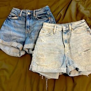 Both good condition! Worn for about 6 months. No problems! Just don’t fit😅